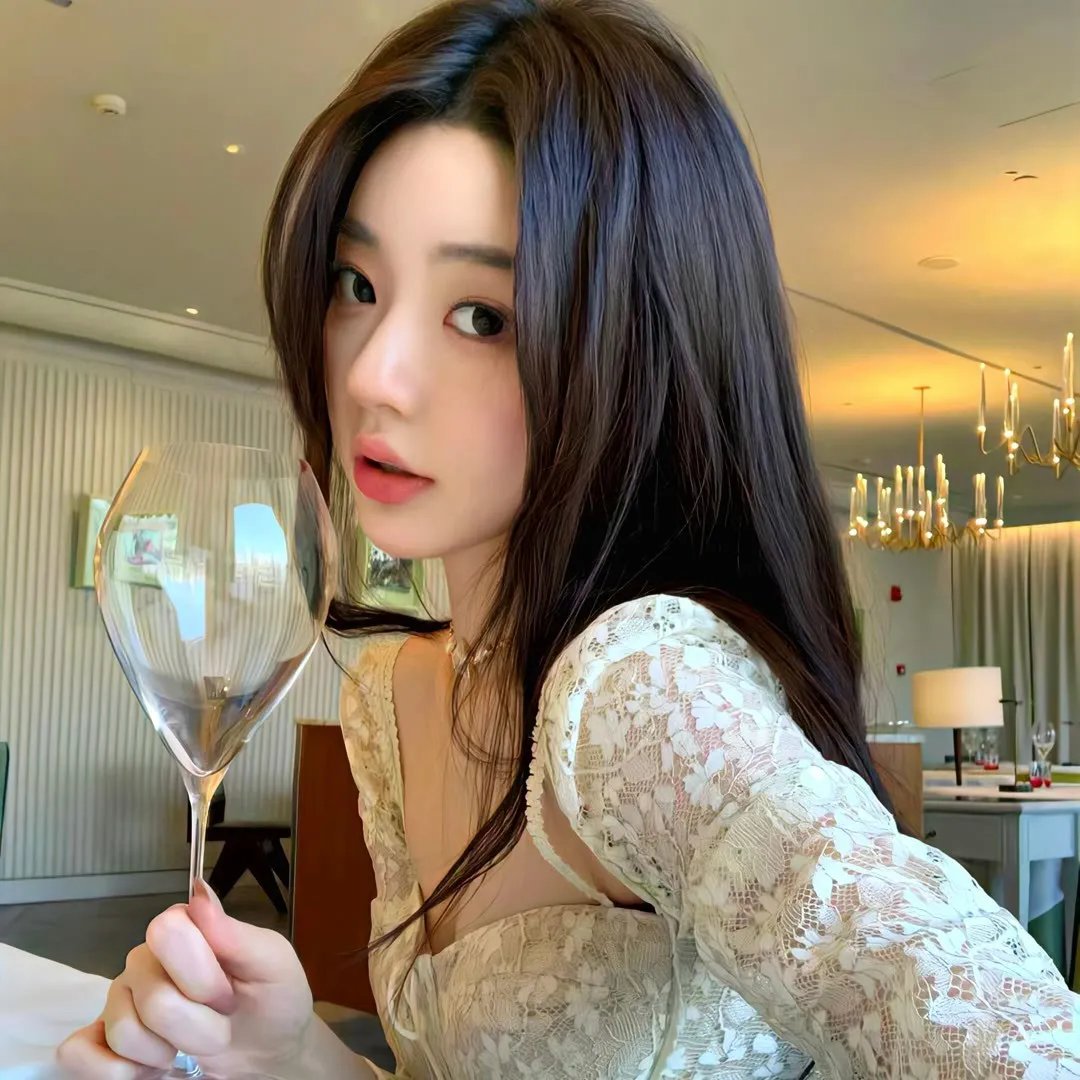 伴游女王